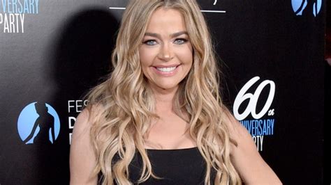 Denise Richards Teases New OnlyFans Post Confident Topless。